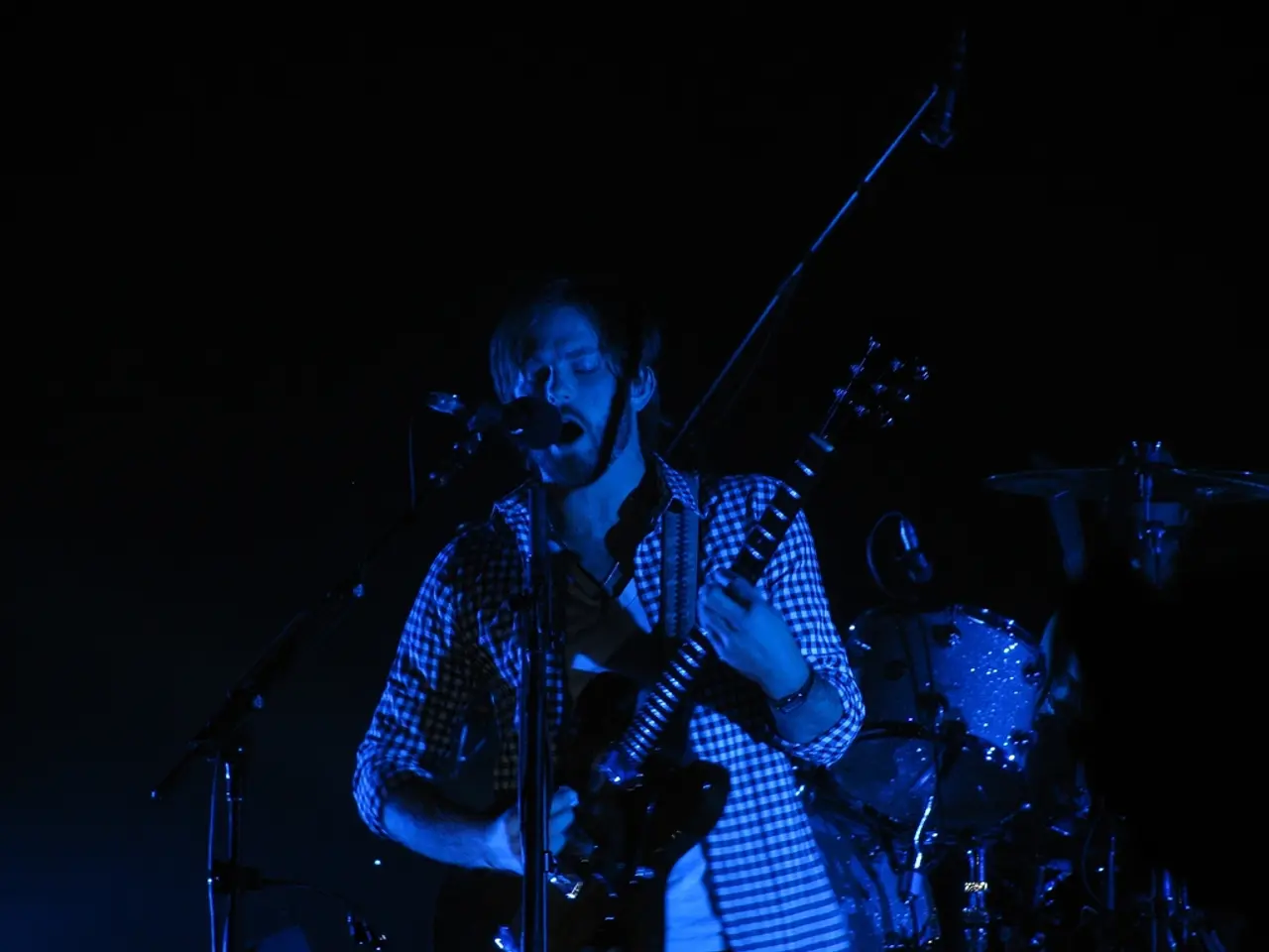 Justin Timberlake publicly discloses his diagnosis of Lyme disease in a heartfelt social media...