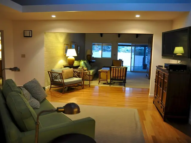 Explore a Virtual Dreamscape with a Reality-Simulating Dream Pillow