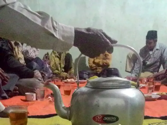 Dusseldorf extends an invitation to attend the "plus centres" during Friendship Weeks celebration