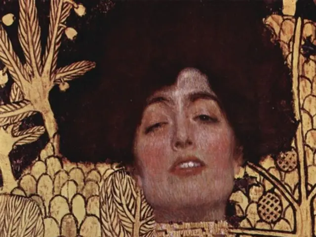 Applying Face Oil or Moisturizer: The Sequence Dilemma