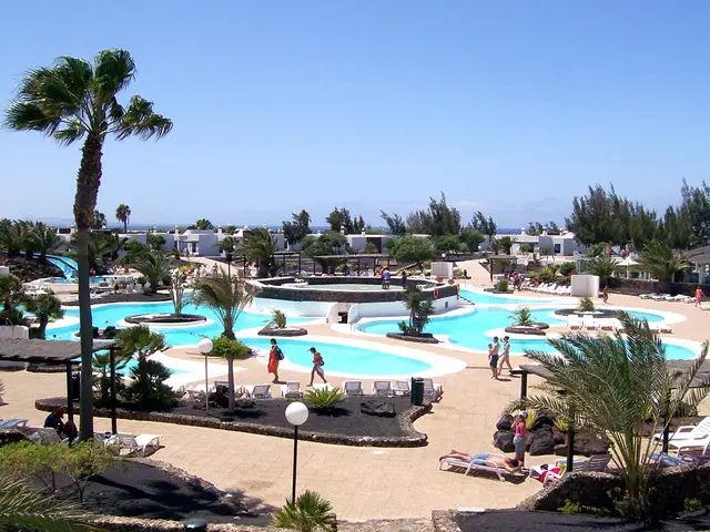 Bathing at Baggersee in Linkenheim-Hochstetten resumes following the lifting of the germ...