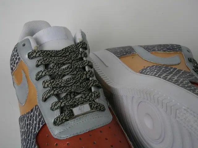 Essential Footwear Advice: Top Shoe Choice for Individuals with Extensive Standing